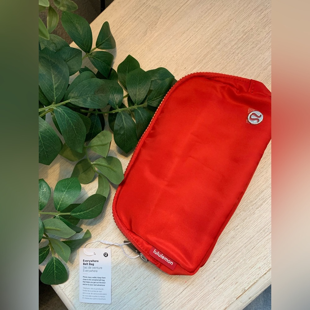 Lululemon 1L belt bag